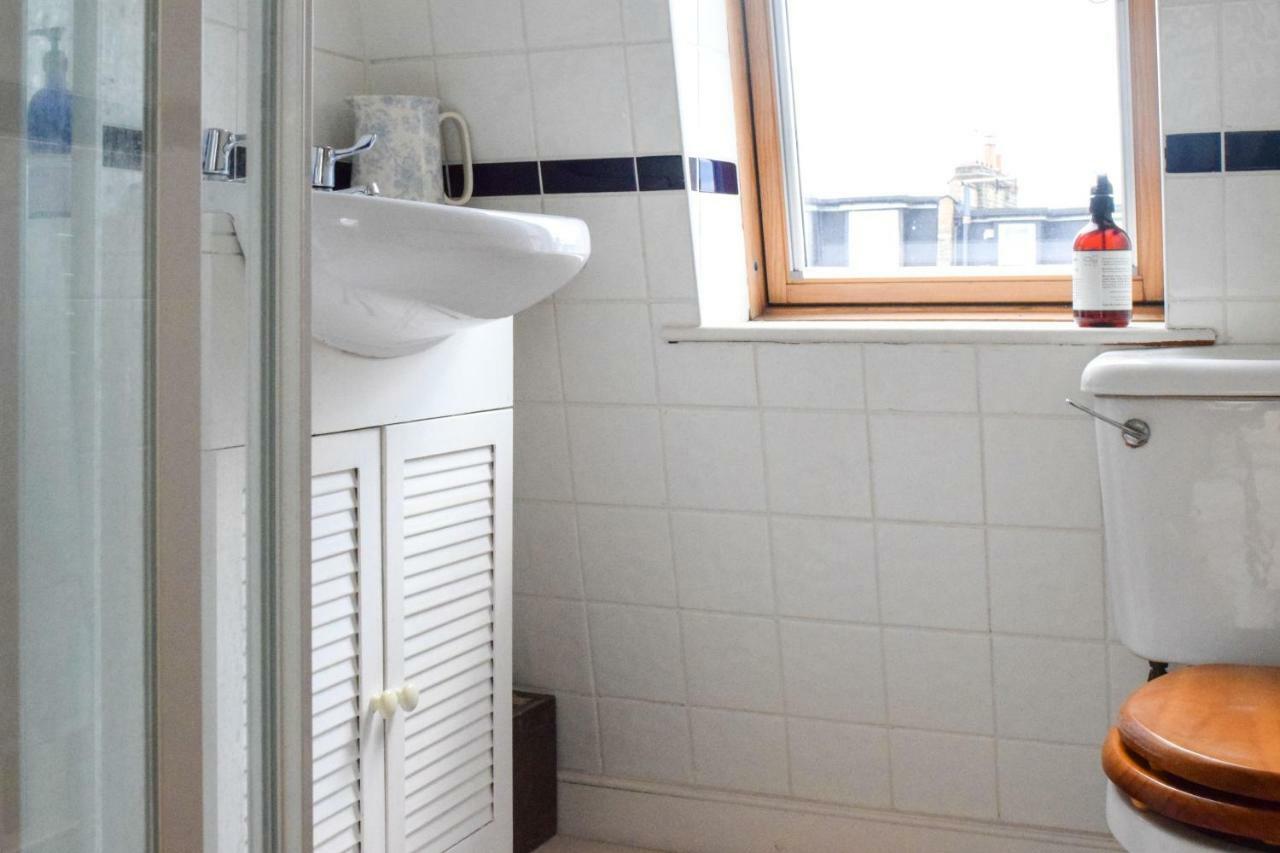 3 Bedroom Family House With A Superb Kitchen And Garden Londra Esterno foto