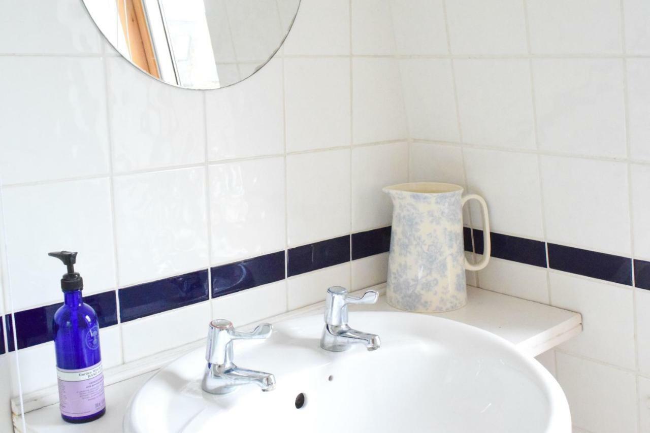 3 Bedroom Family House With A Superb Kitchen And Garden Londra Esterno foto