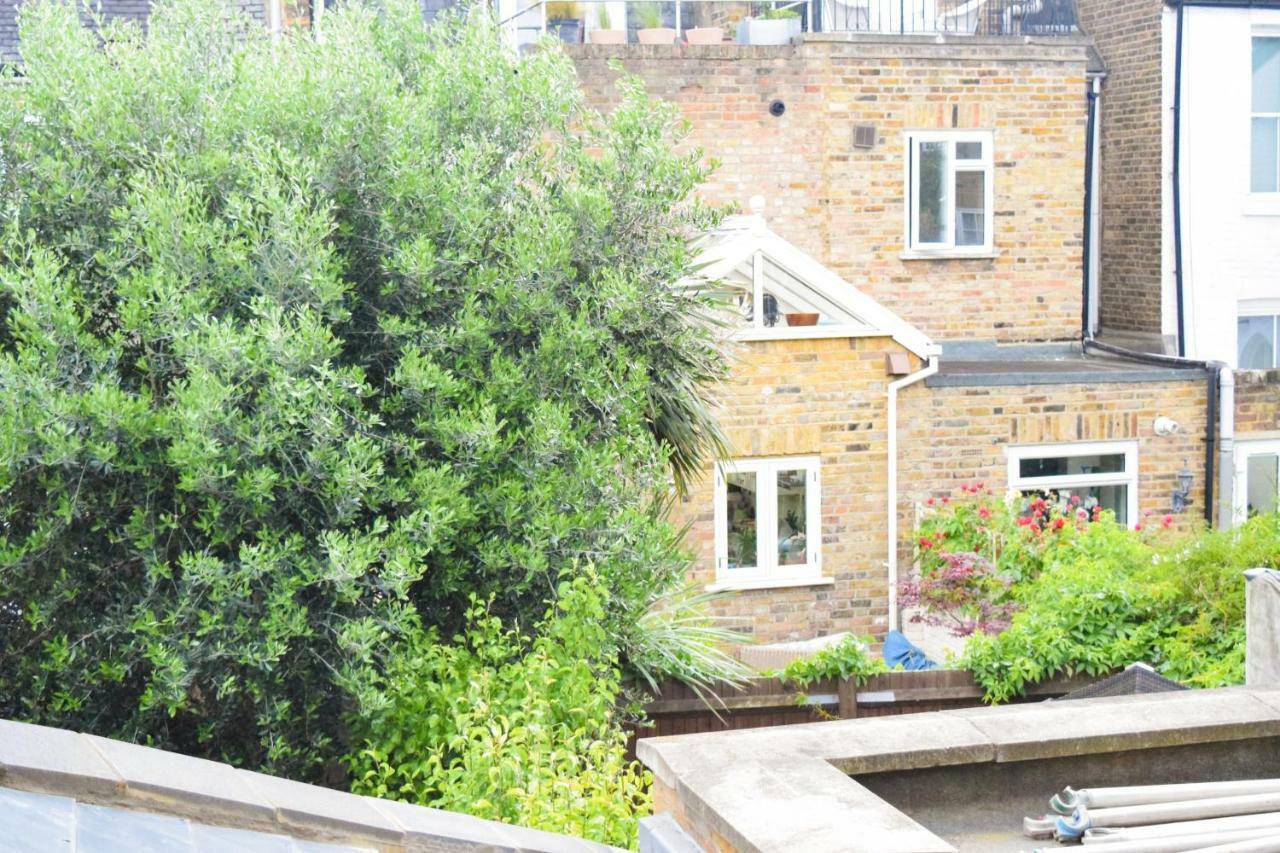 3 Bedroom Family House With A Superb Kitchen And Garden Londra Esterno foto