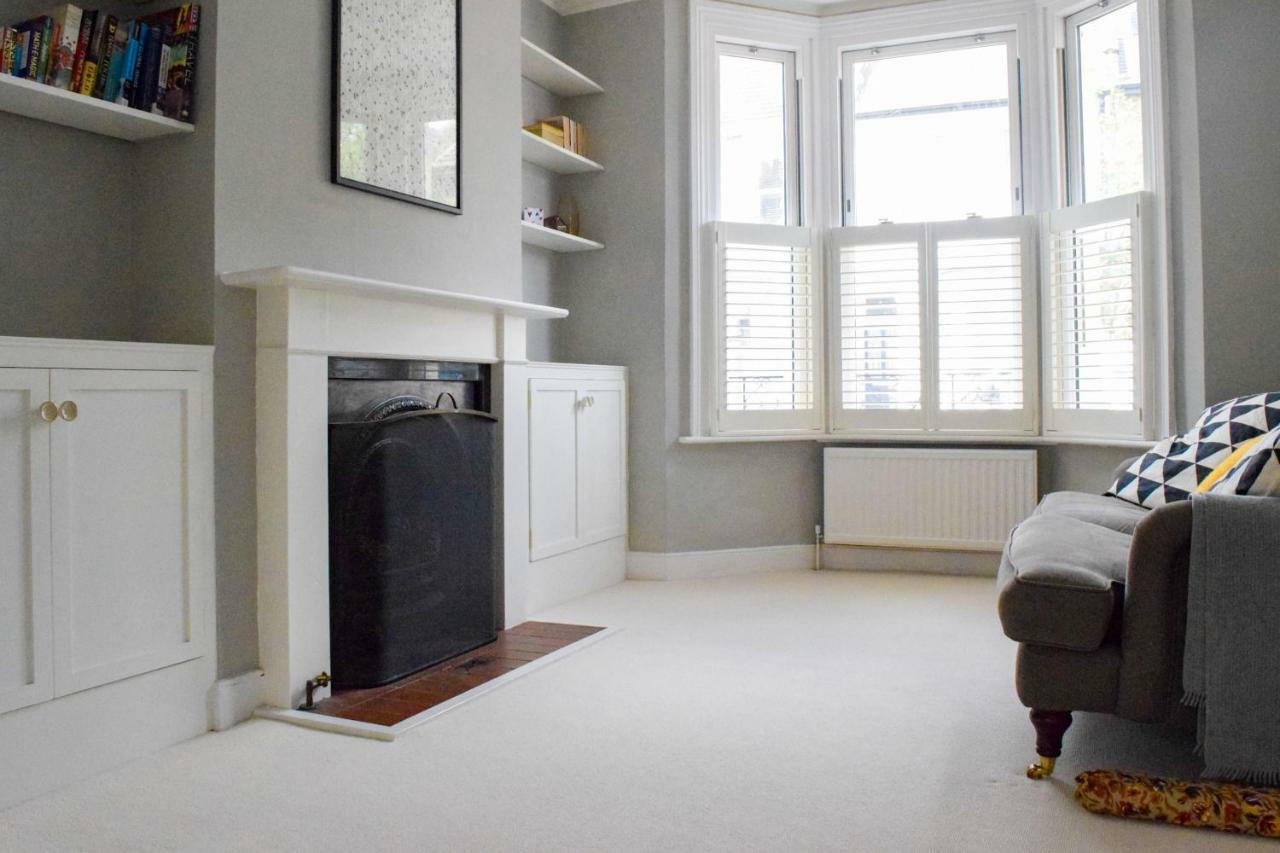 3 Bedroom Family House With A Superb Kitchen And Garden Londra Esterno foto