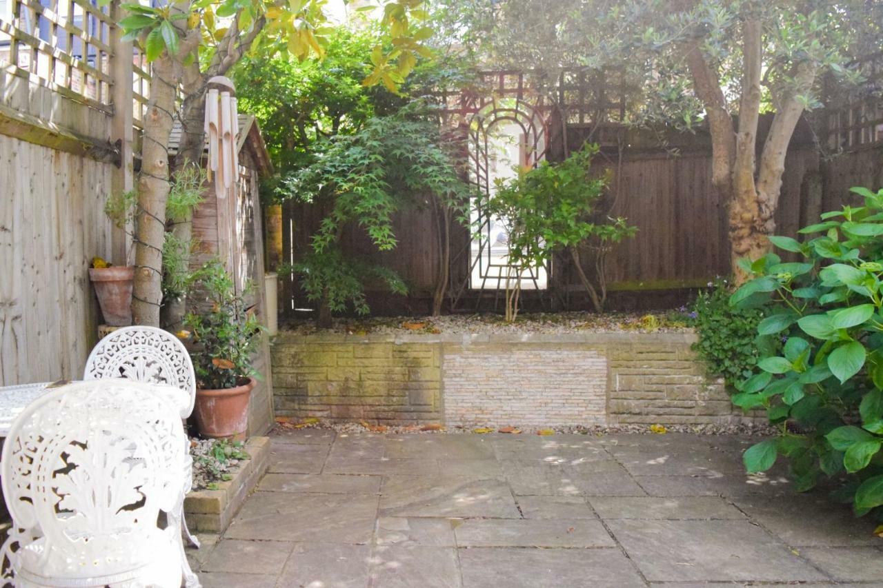 3 Bedroom Family House With A Superb Kitchen And Garden Londra Esterno foto