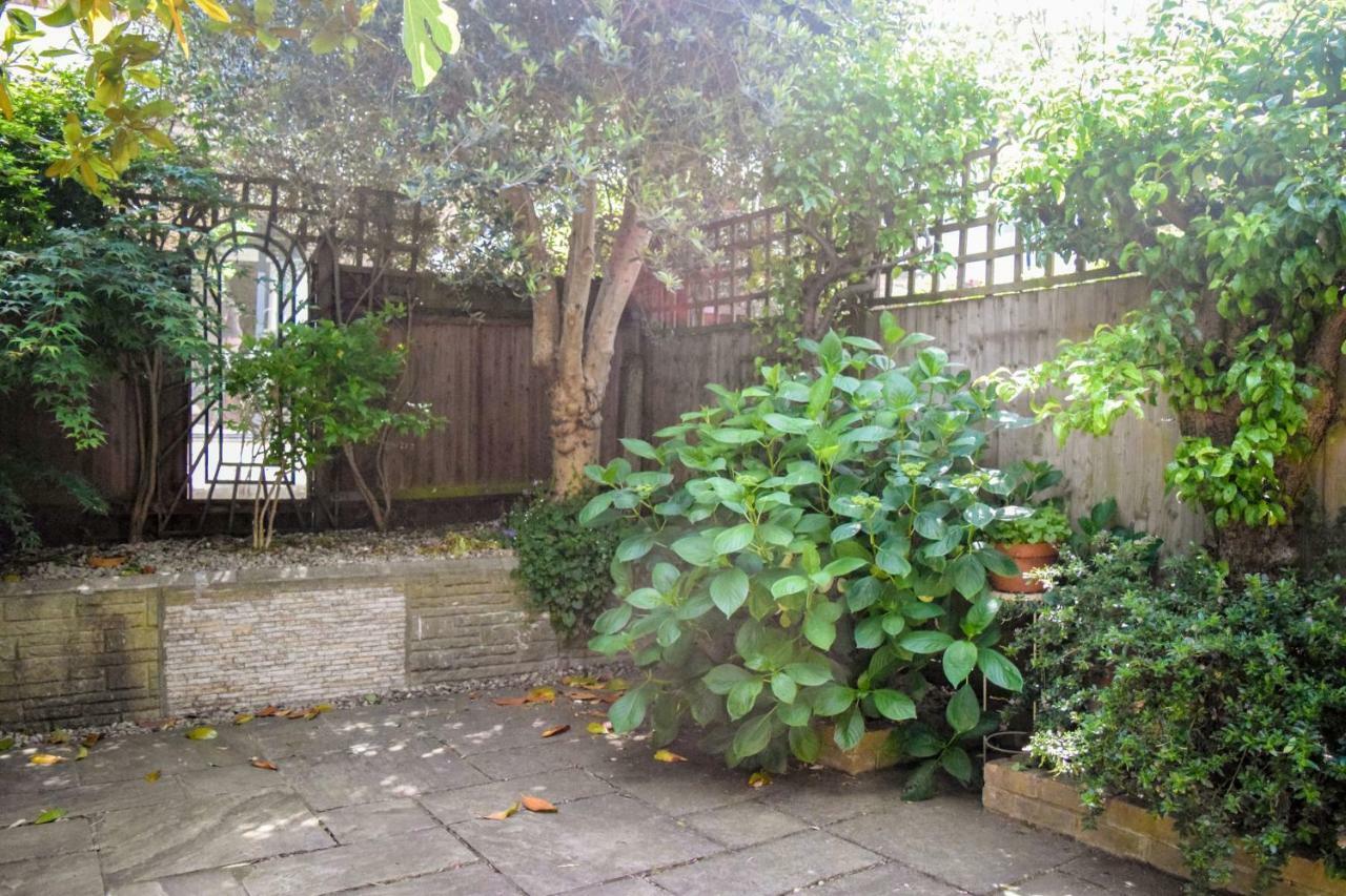 3 Bedroom Family House With A Superb Kitchen And Garden Londra Esterno foto